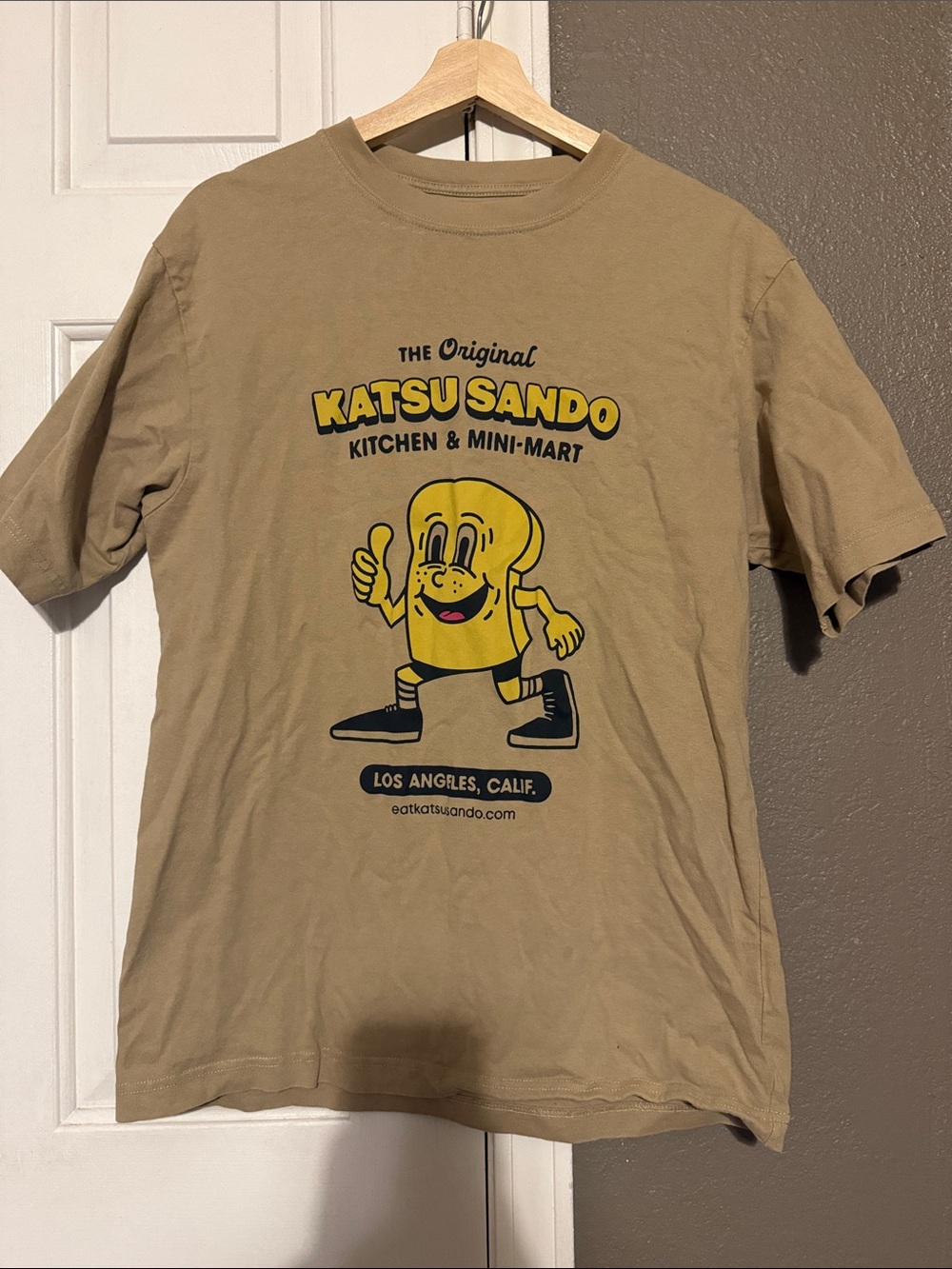Uniqlo Tan Graphic Tee - Men's Casual Shirt
